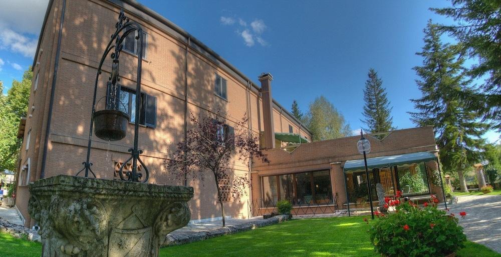 פסקאסרולי Lh Albergo Il Picchio מראה חיצוני תמונה